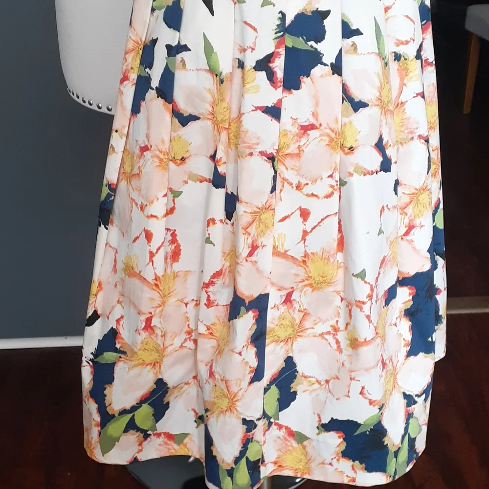 J.crew Cottagecore  fit and flare  floral vneck  dress size 8 - Picture 7 of 17